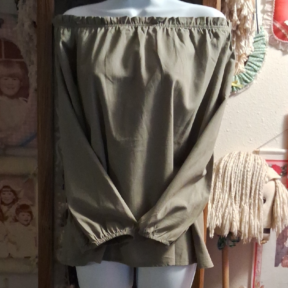 NWOT,Homemade,Army Green,Long Sleeved,Off Shoulder,Smock Top💚